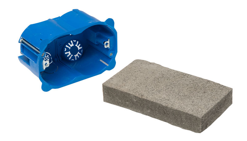 due elementi del pannello per la protezione dal fuoco di scatole elettriche